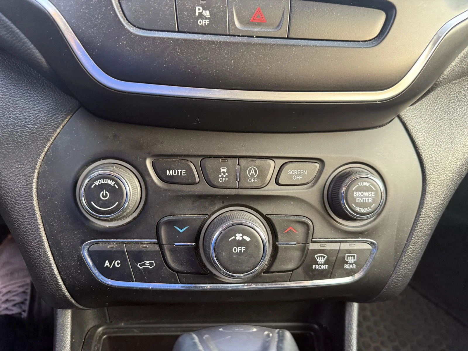 Used 2019 Gy Jeep Latitude Plus image 11
