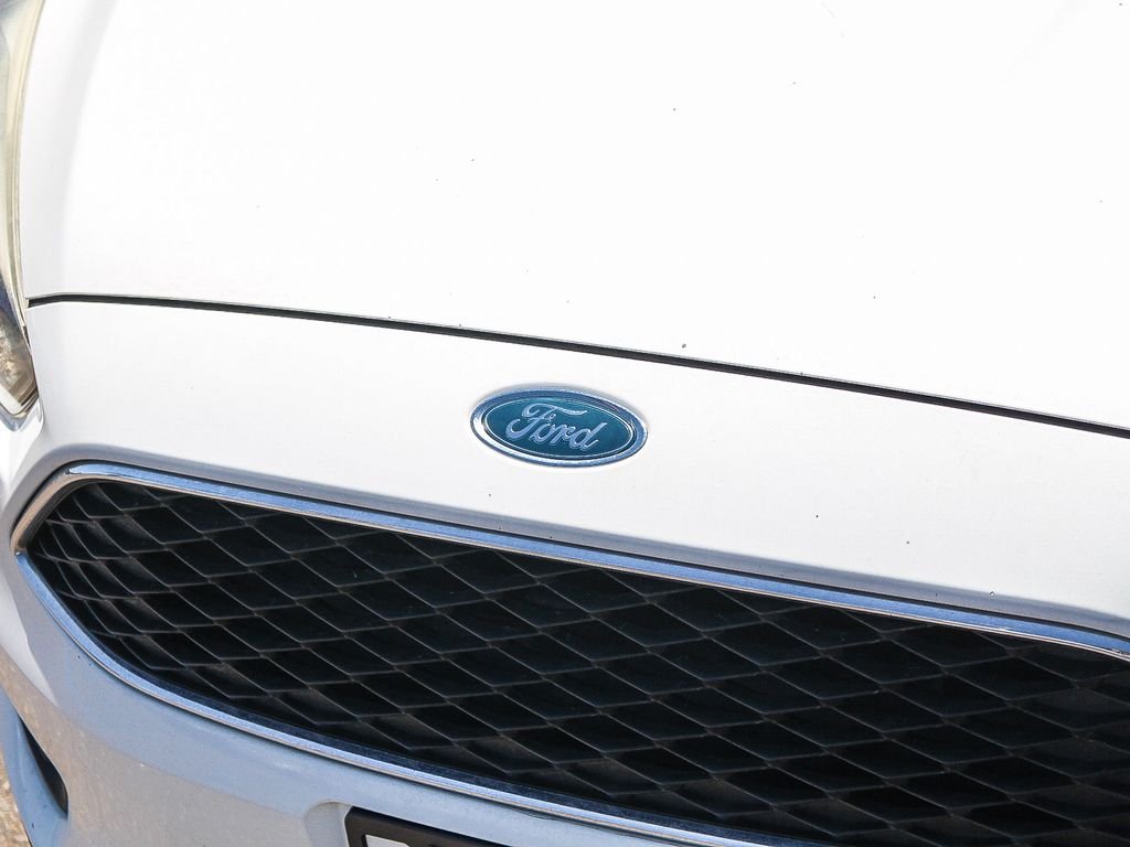 Used 2018 White Ford SE image 6