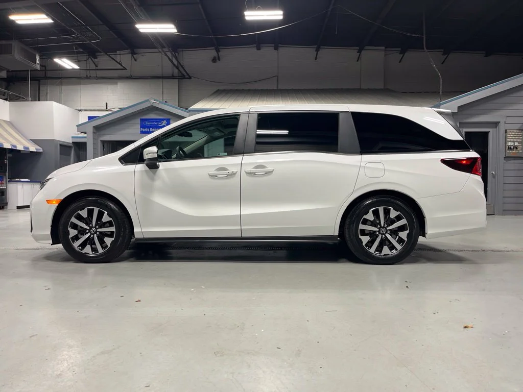 Used 2026 Platinum White Pearl Honda EX-L image 4