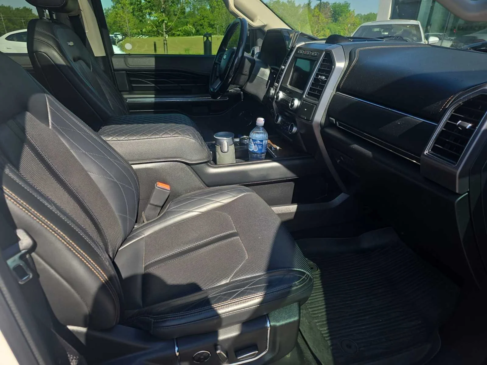 Used 2018 White Platinum Metallic Tri-Coat Ford Platinum image 22