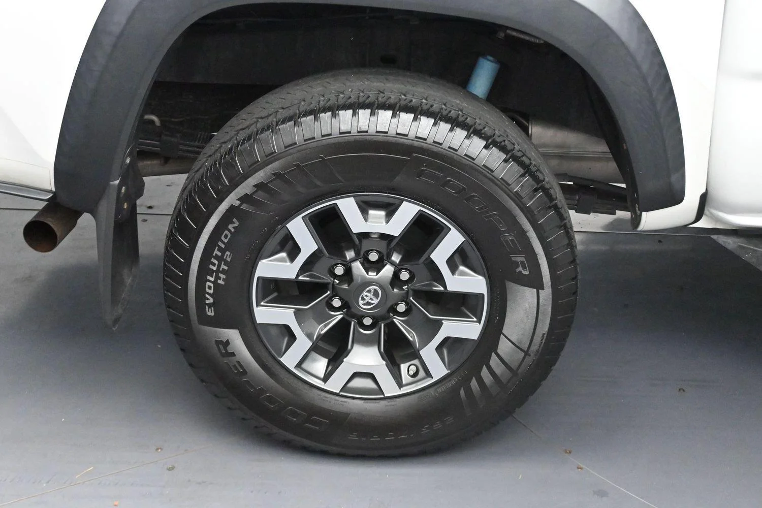 Used 2018 Super White Toyota TRD Off Road image 34