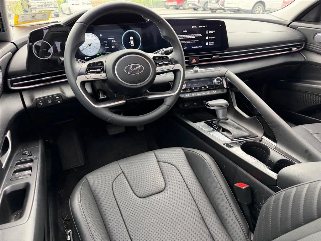 Used 2023 Black Hyundai Limited image 7