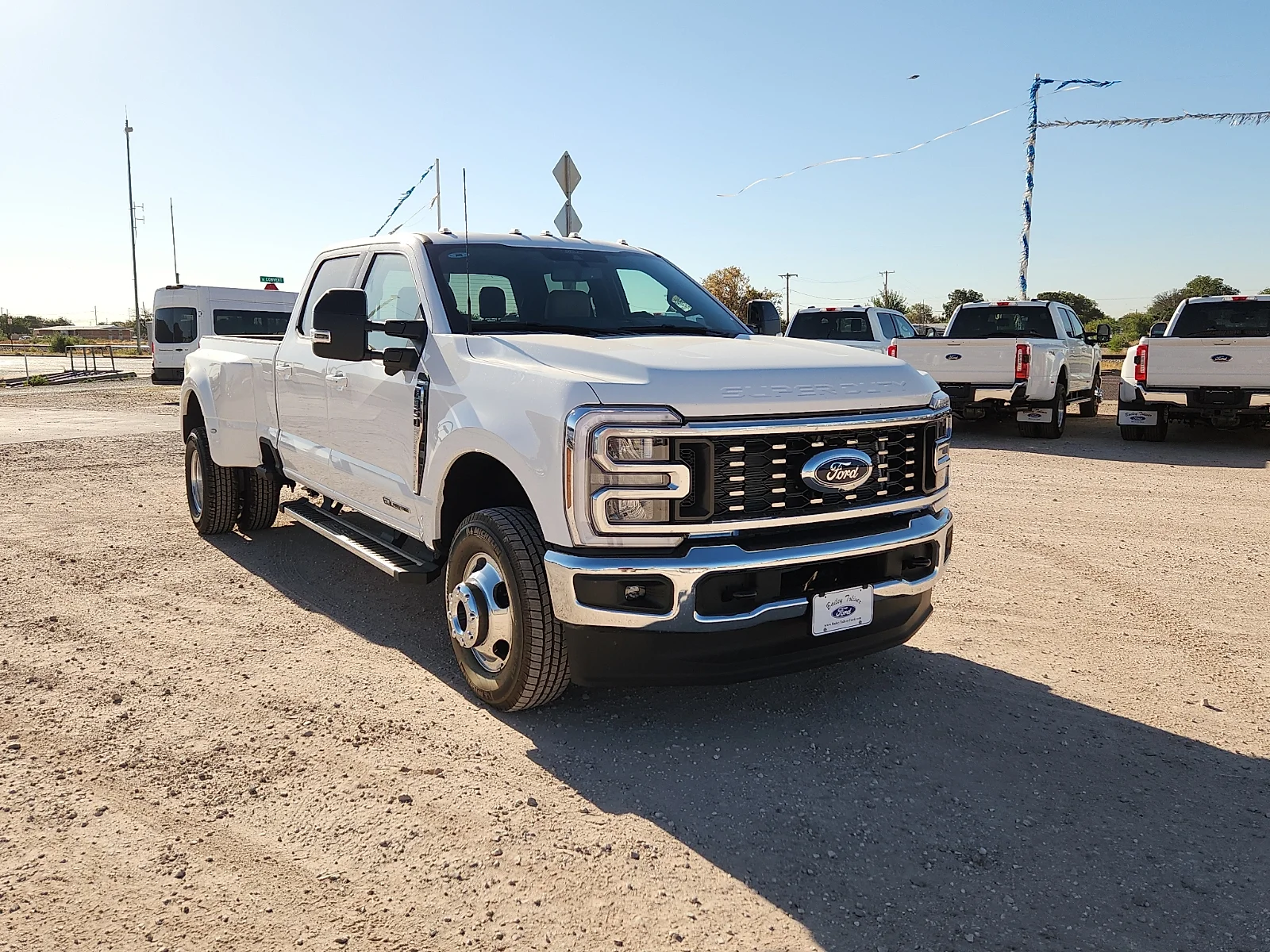 New 2026 Oxford White Ford LARIAT image 1