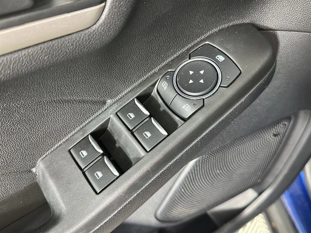 Used 2022 Atlas Blue Ford SE image 14