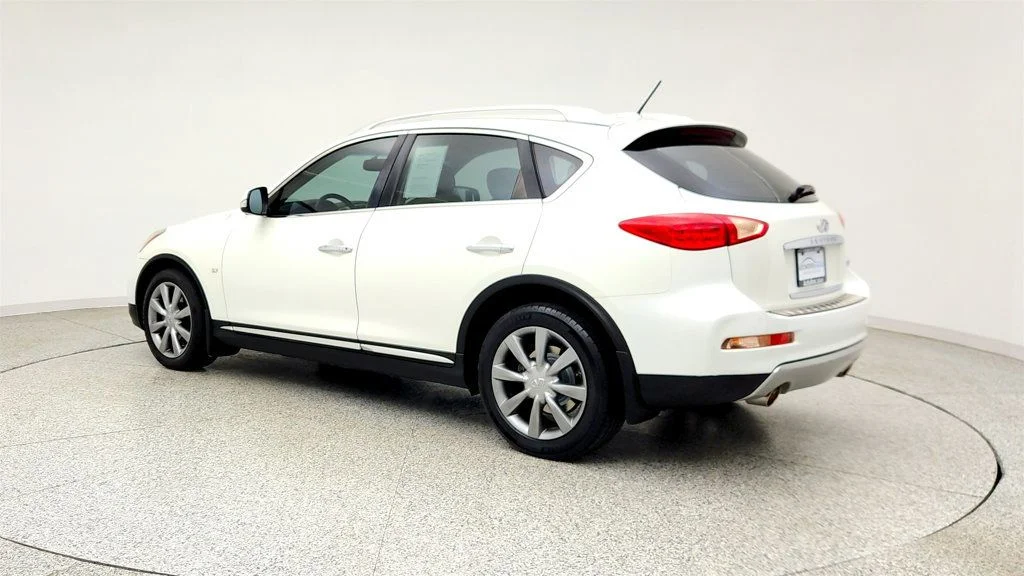 Used 2016 Majestic White INFINITI RWD 4dr w/ Premium Plus & Premium Pkgs + Illuminated Kick Plates image 7