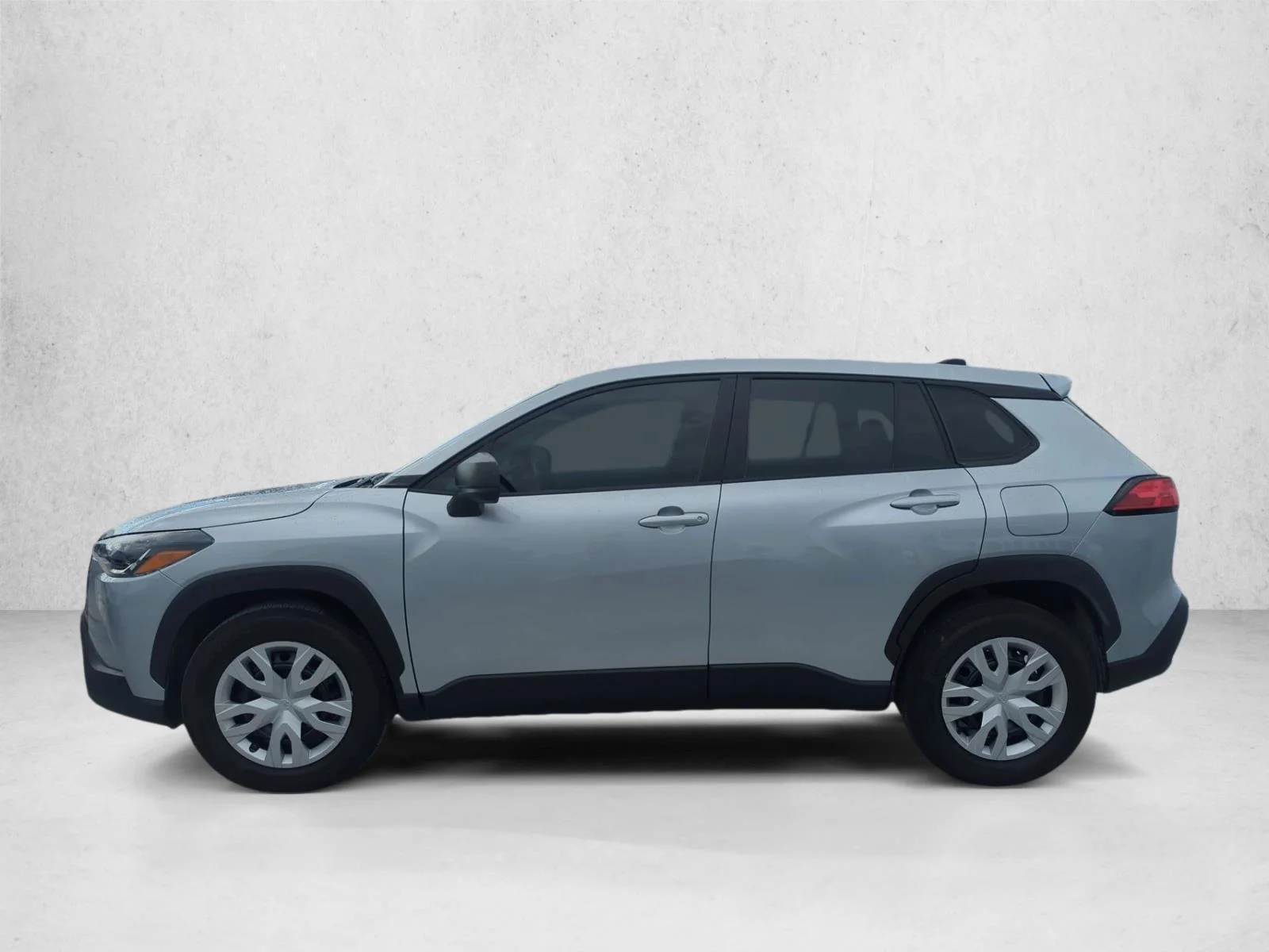 Used 2025 Sonic Silver Toyota L image 4