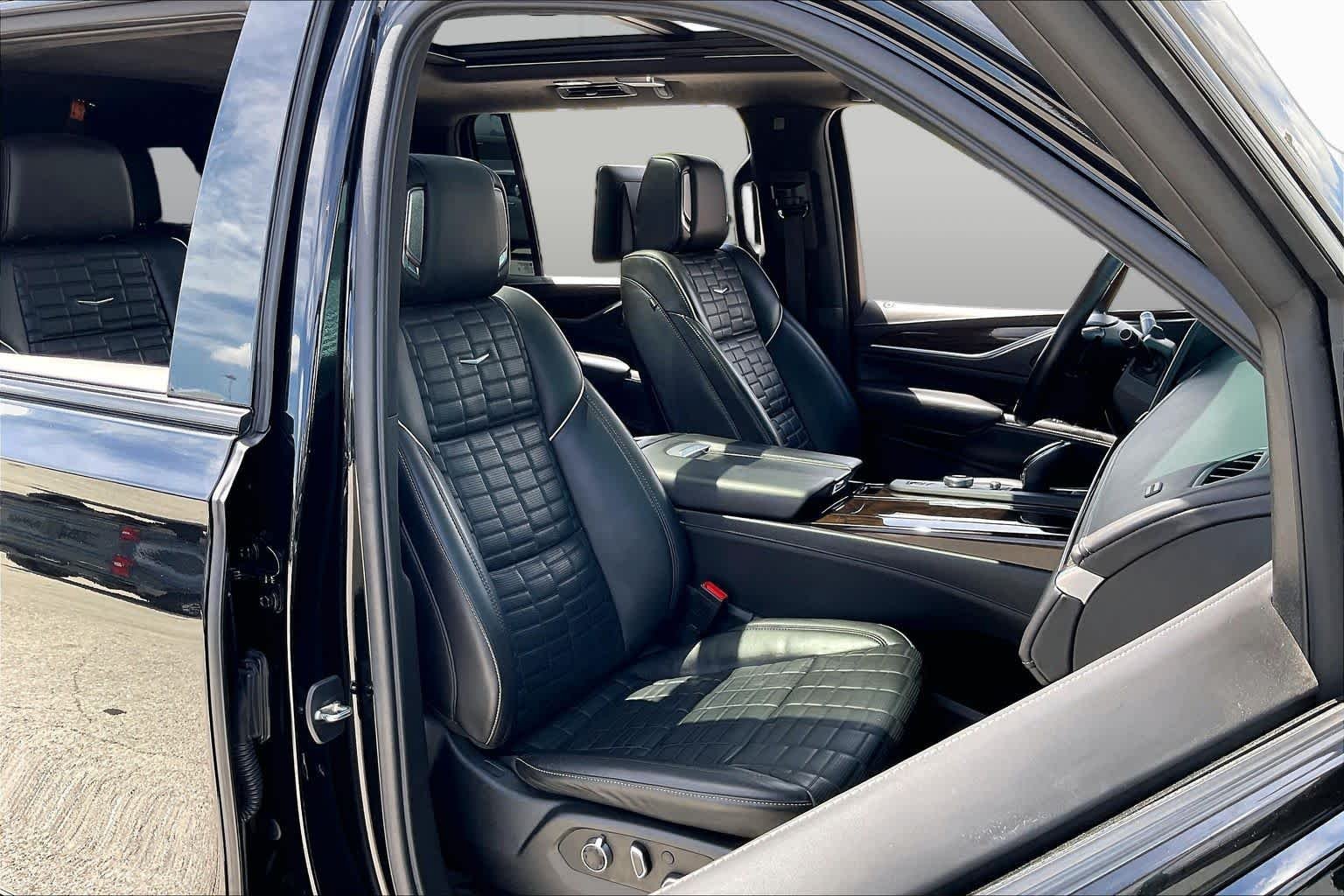 Used 2021 Black Raven Cadillac Sport Platinum image 9