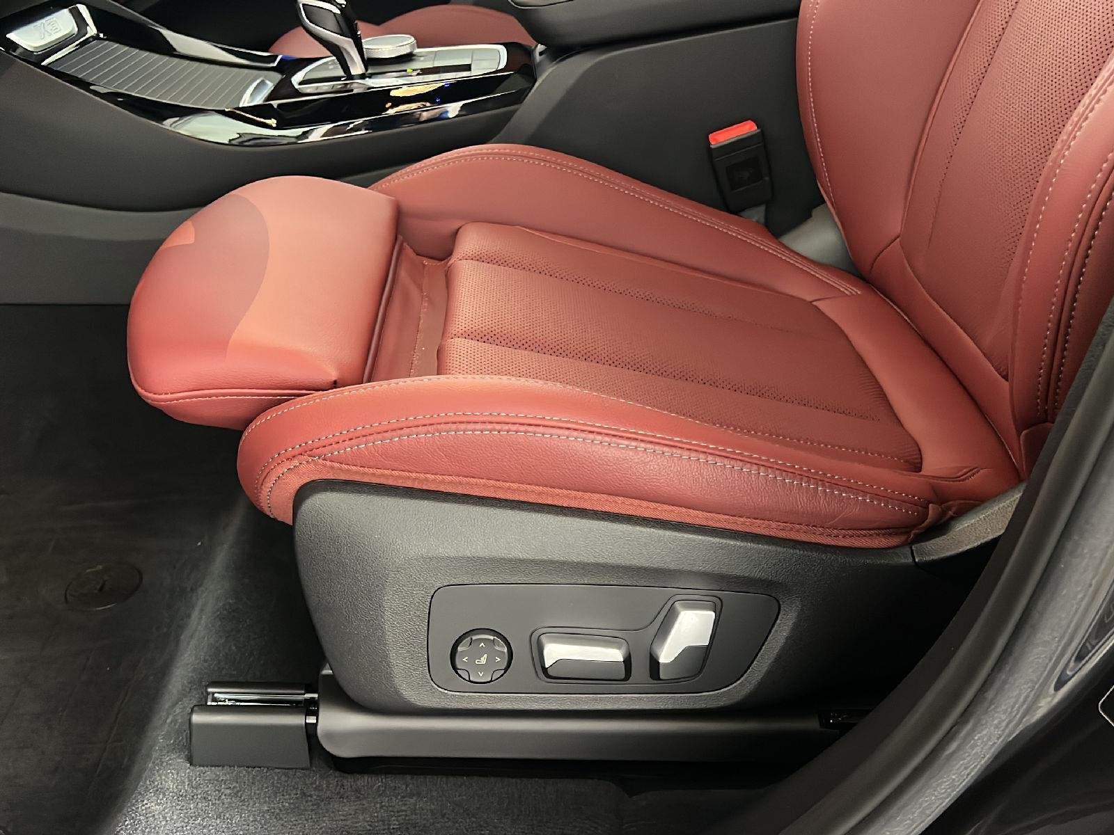Used 2023 Dark Graphite Metallic BMW xDrive30i image 15