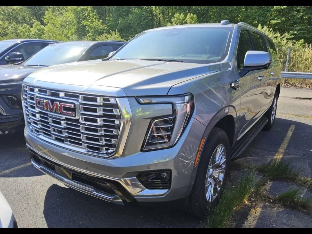 Used 2025 Sterling Metallic GMC Denali image 2
