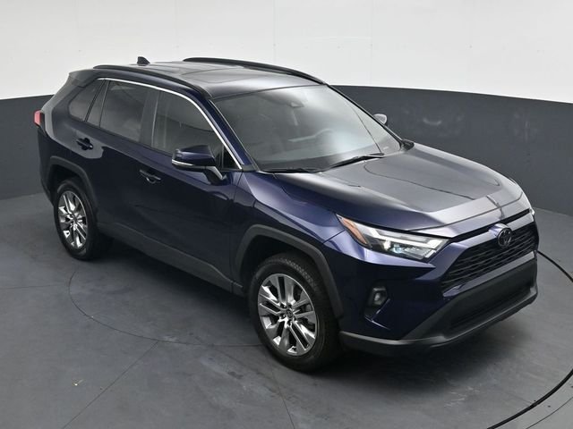 Used 2024  Toyota XLE Premium image 23