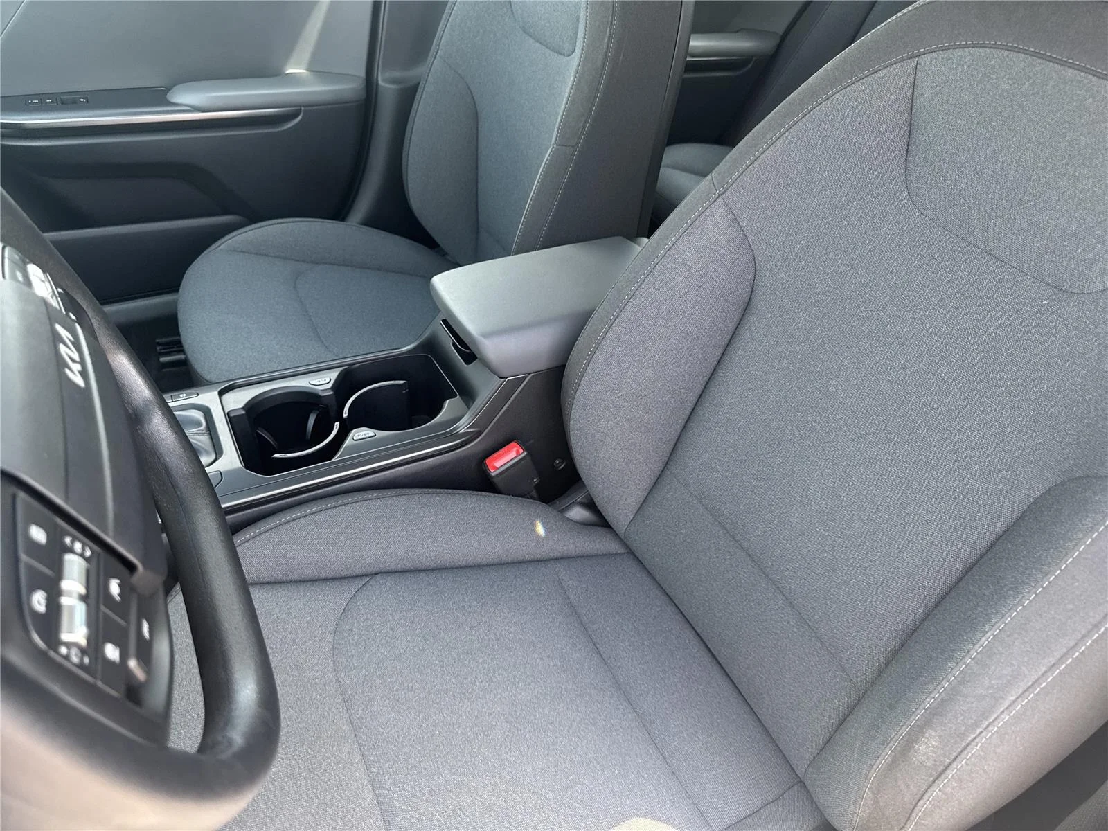 Used 2025 Snow White Pearl Kia LXS image 11