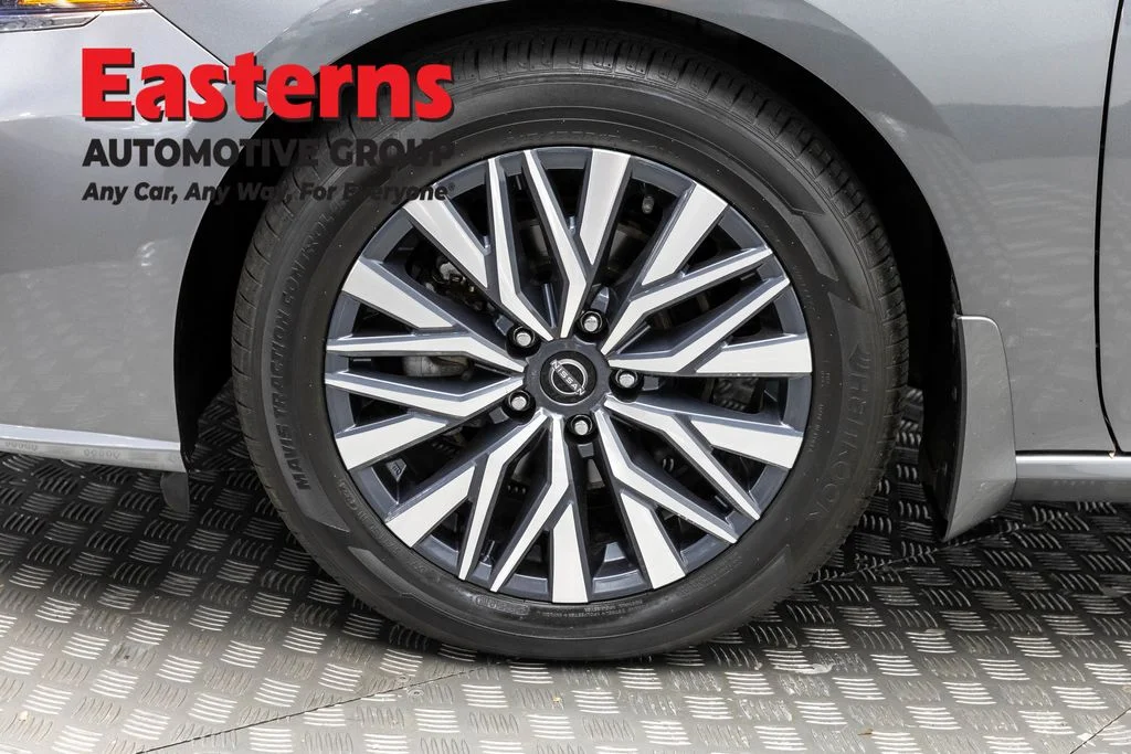 Used 2023 Gray Nissan 2.5 SV image 33