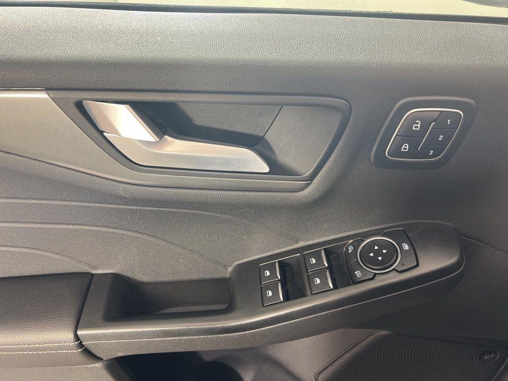 Used 2023 White Metallic Ford Active image 15