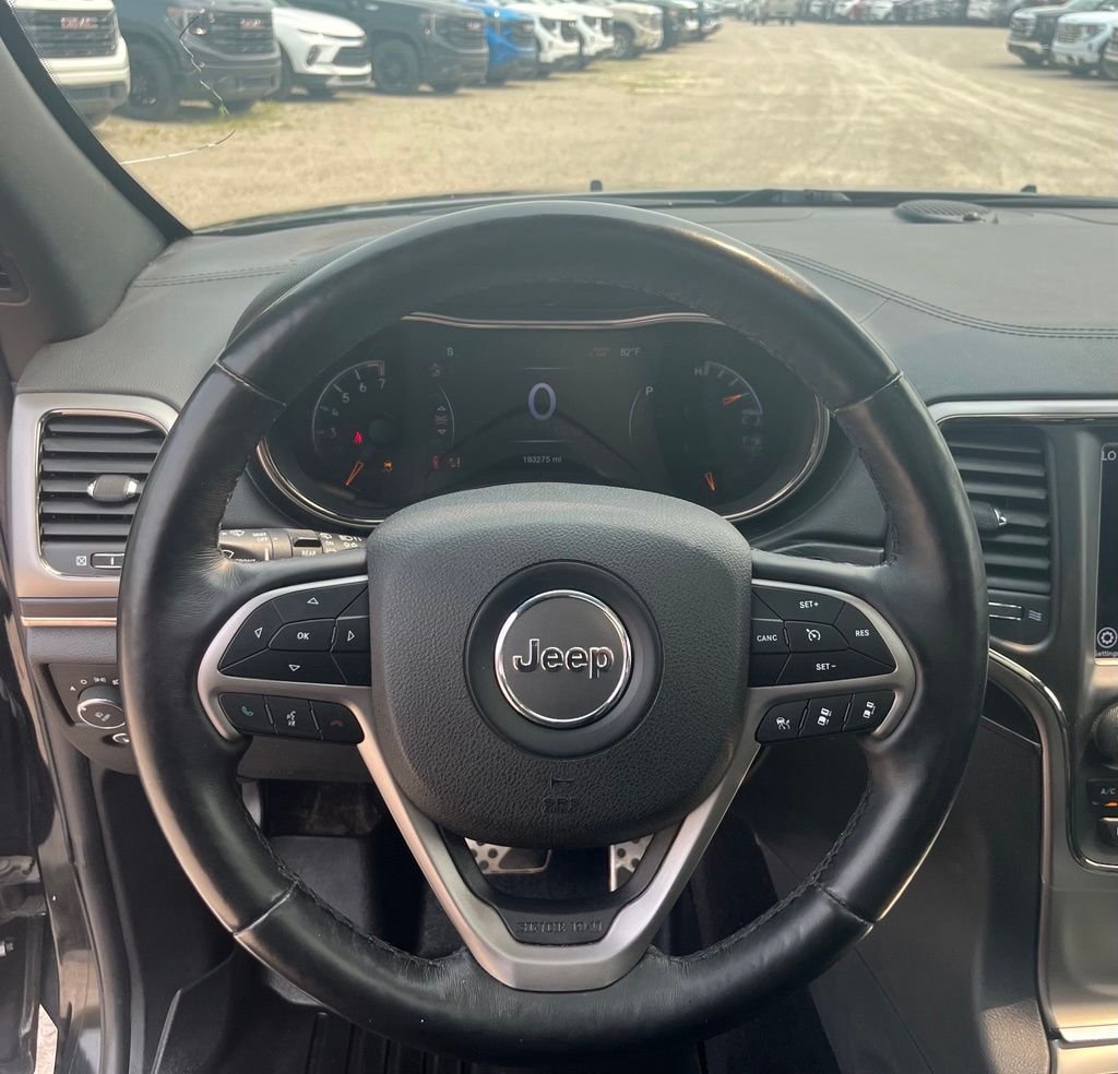 Used 2018 Diamond Black Jeep Overland image 22