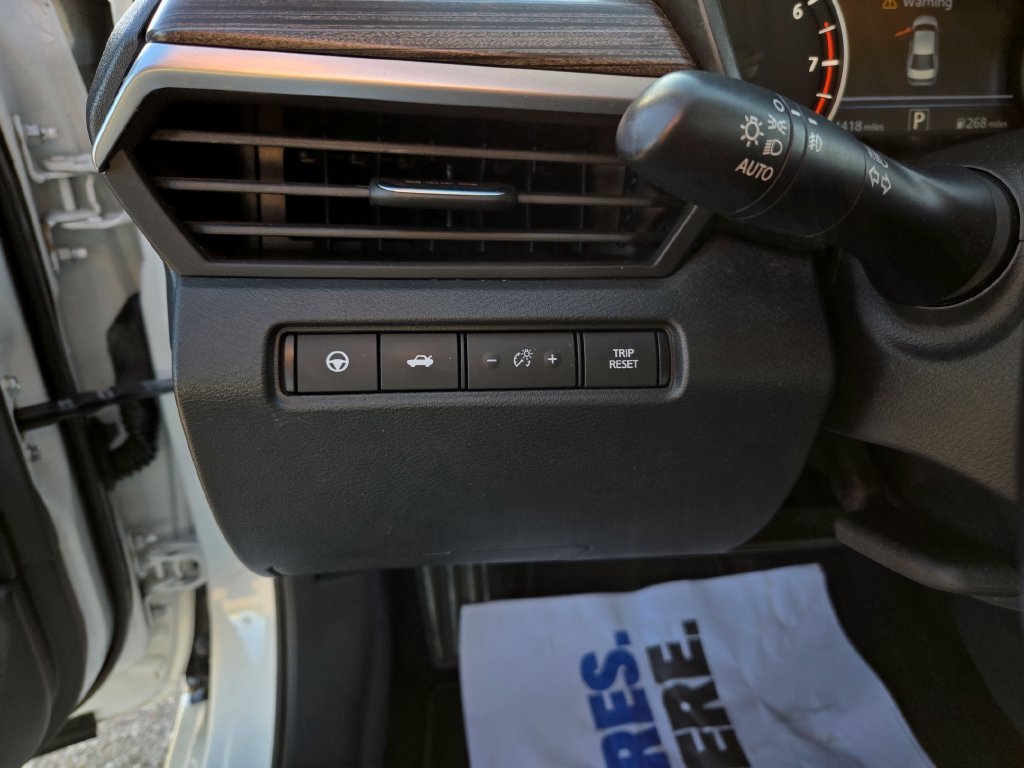 Used 2019 White Nissan 2.5 SL image 13