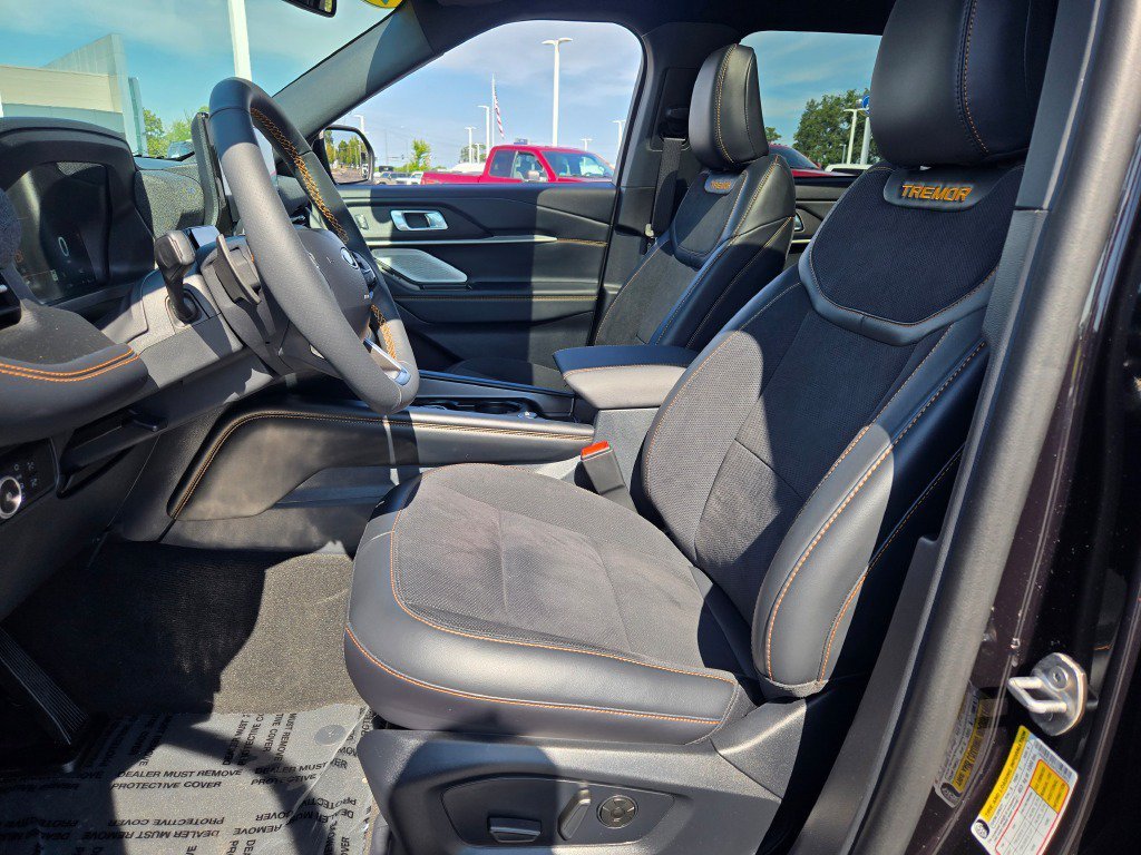 New 2026 Agate Black Metallic Ford Tremor® image 25
