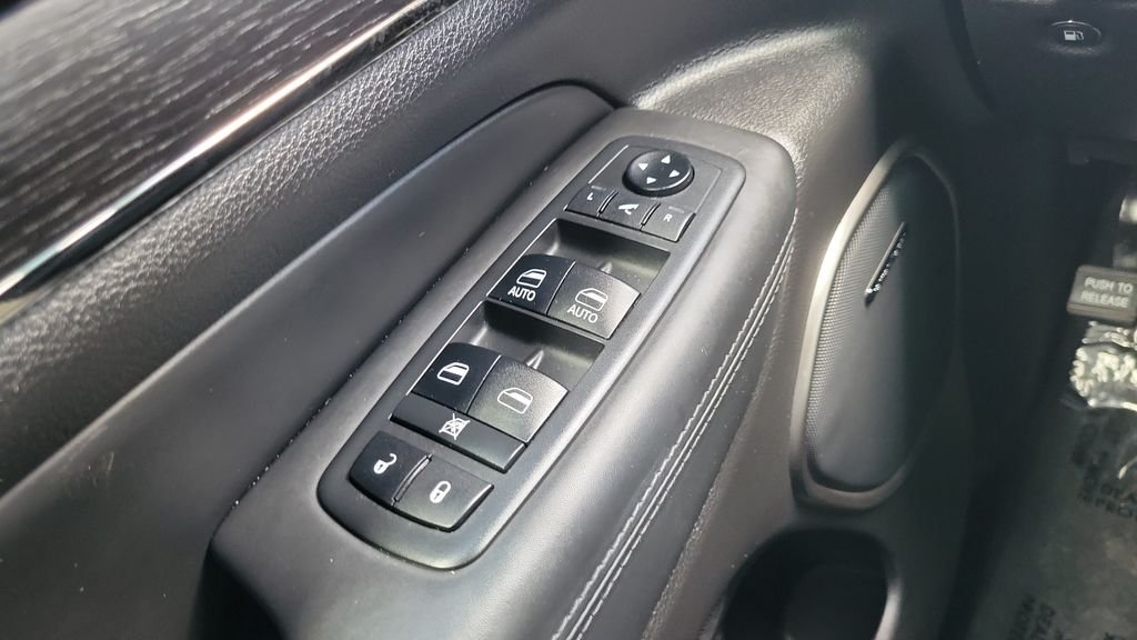 Used 2018 Black Jeep Overland image 19