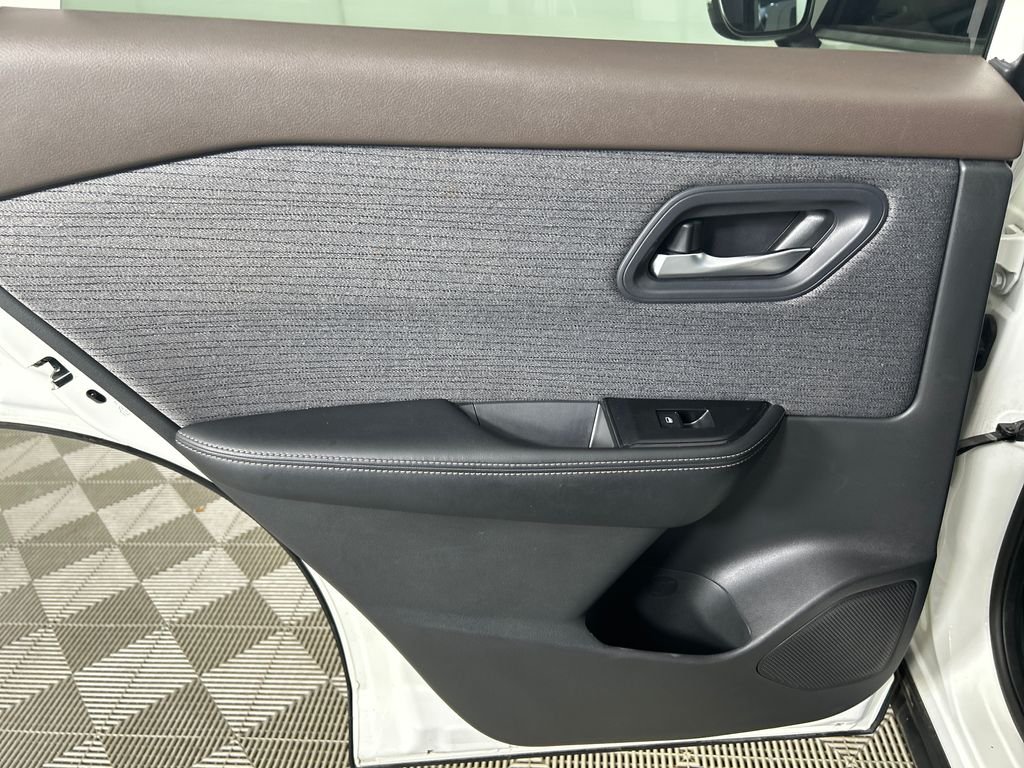 2022 Nissan Rogue SV - Photo 16