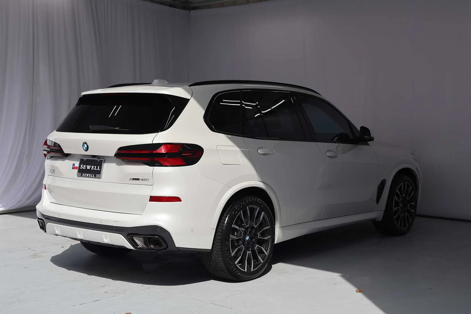 Certified Used 2026 Mineral White Metallic BMW xDrive40i image 6