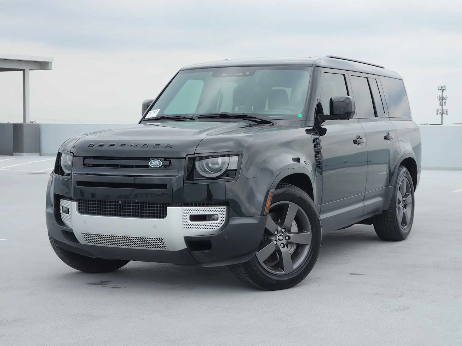 2025 Land Rover Defender 130 S P400's photo