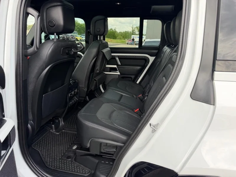 Used 2022 Fuji White Land Rover X-Dynamic HSE image 9