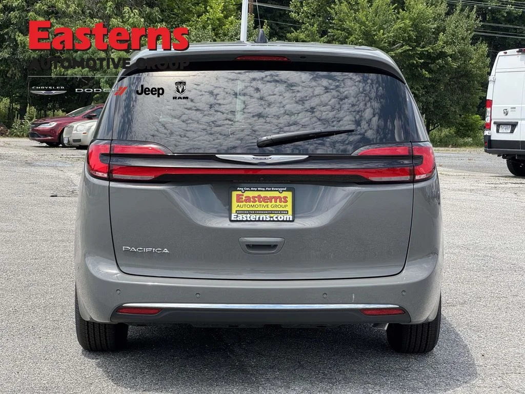 2025 Chrysler Pacifica Select - Photo 8
