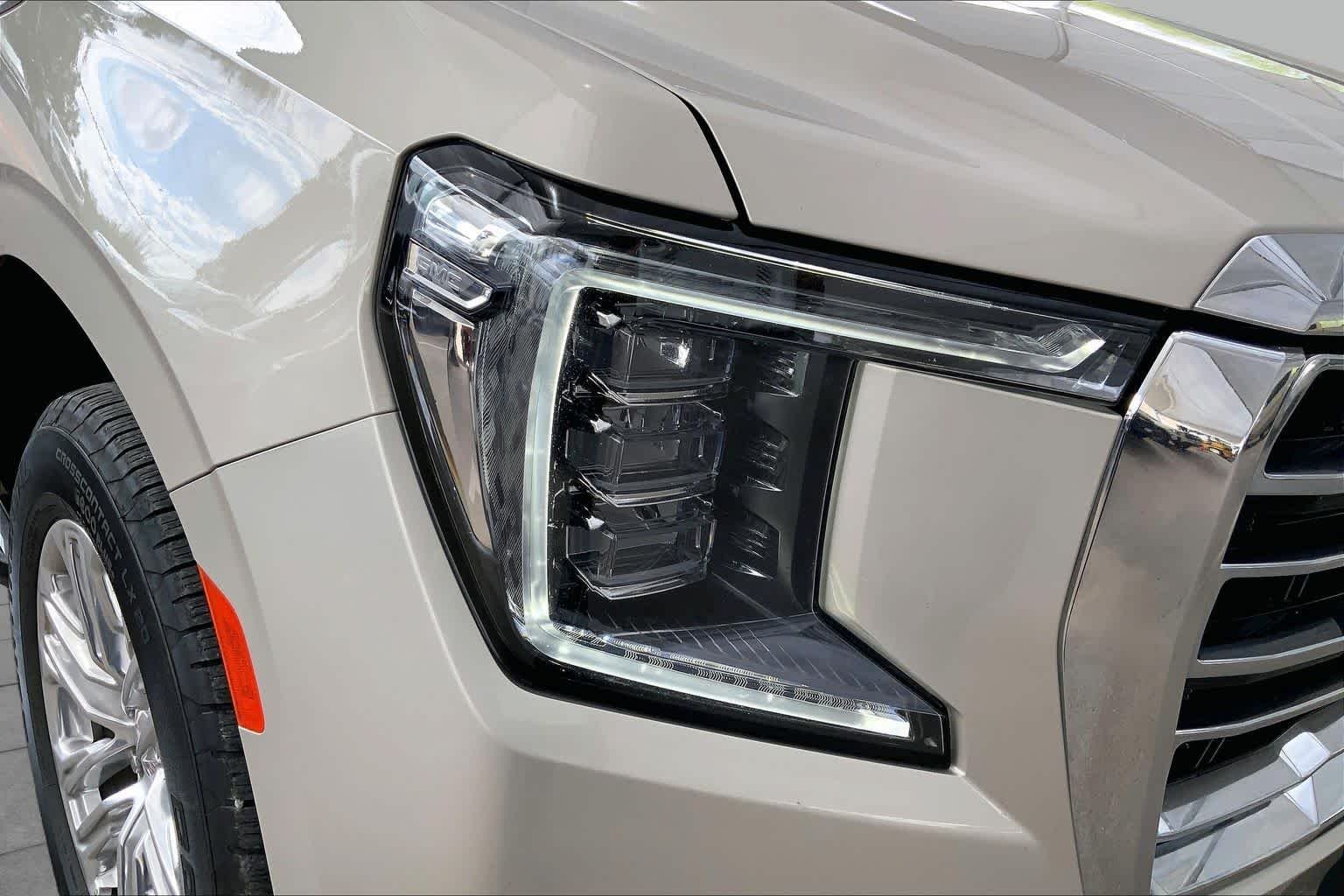 Used 2023 Pearl Beige Metallic GMC SLT image 29