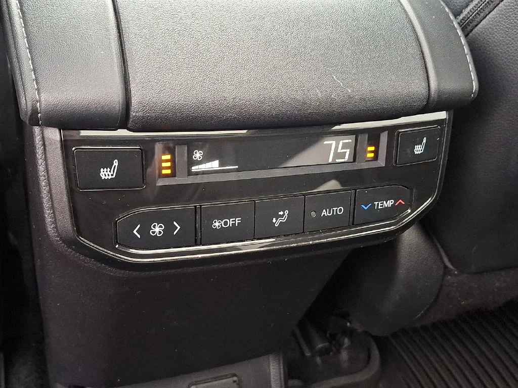 Used 2022  Toyota Platinum image 12