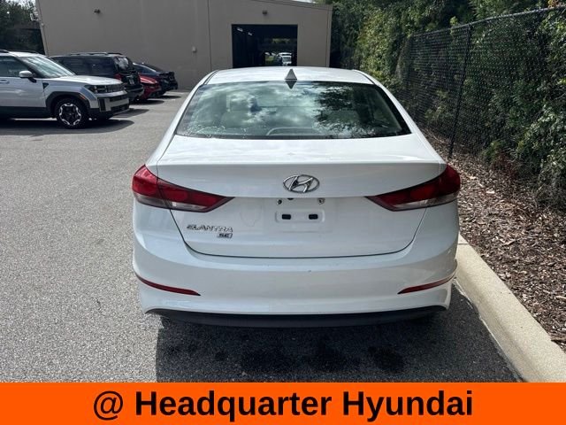 Used 2018 White Hyundai SE image 4