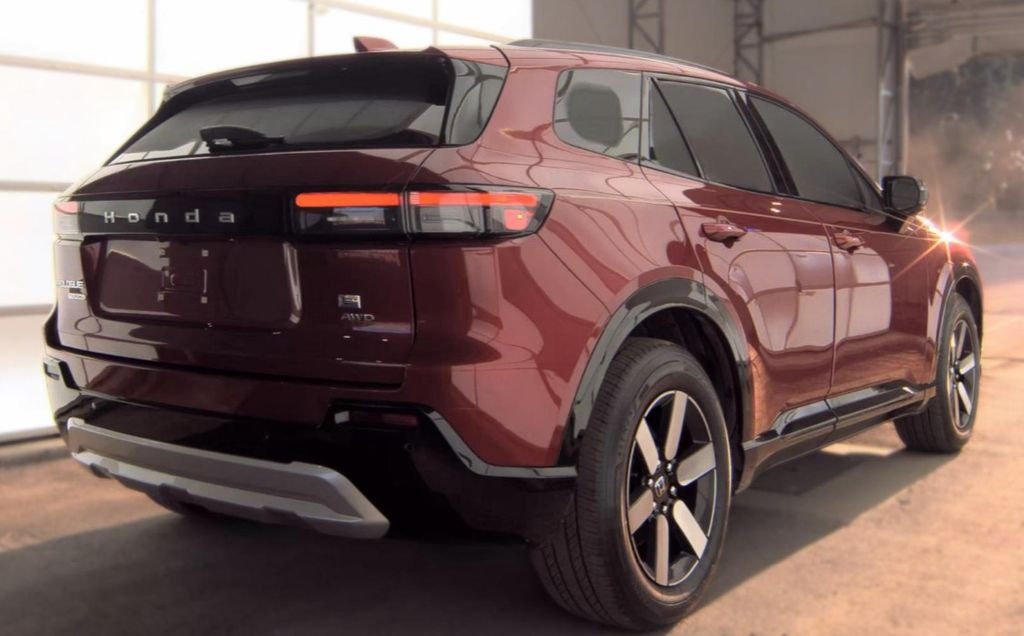 Used 2025 Red Honda Touring image 4