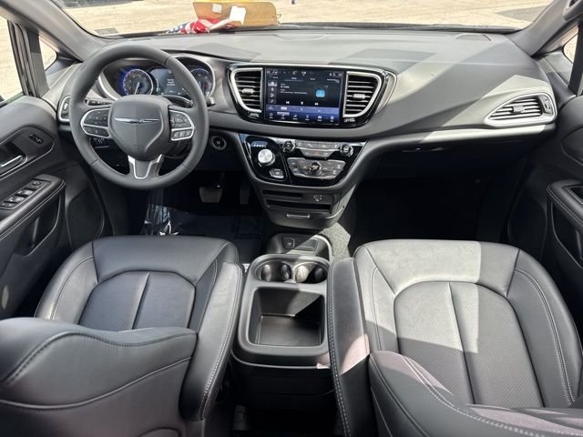 2026 Chrysler Pacifica Select - Photo 20