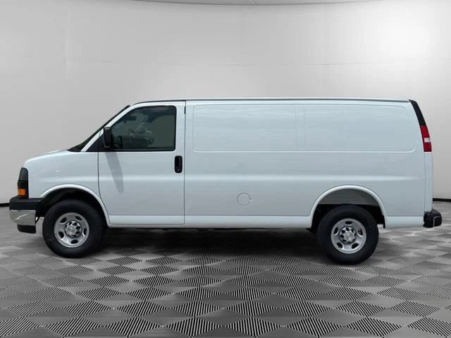 New 2026 Summit White Chevrolet WT image 2