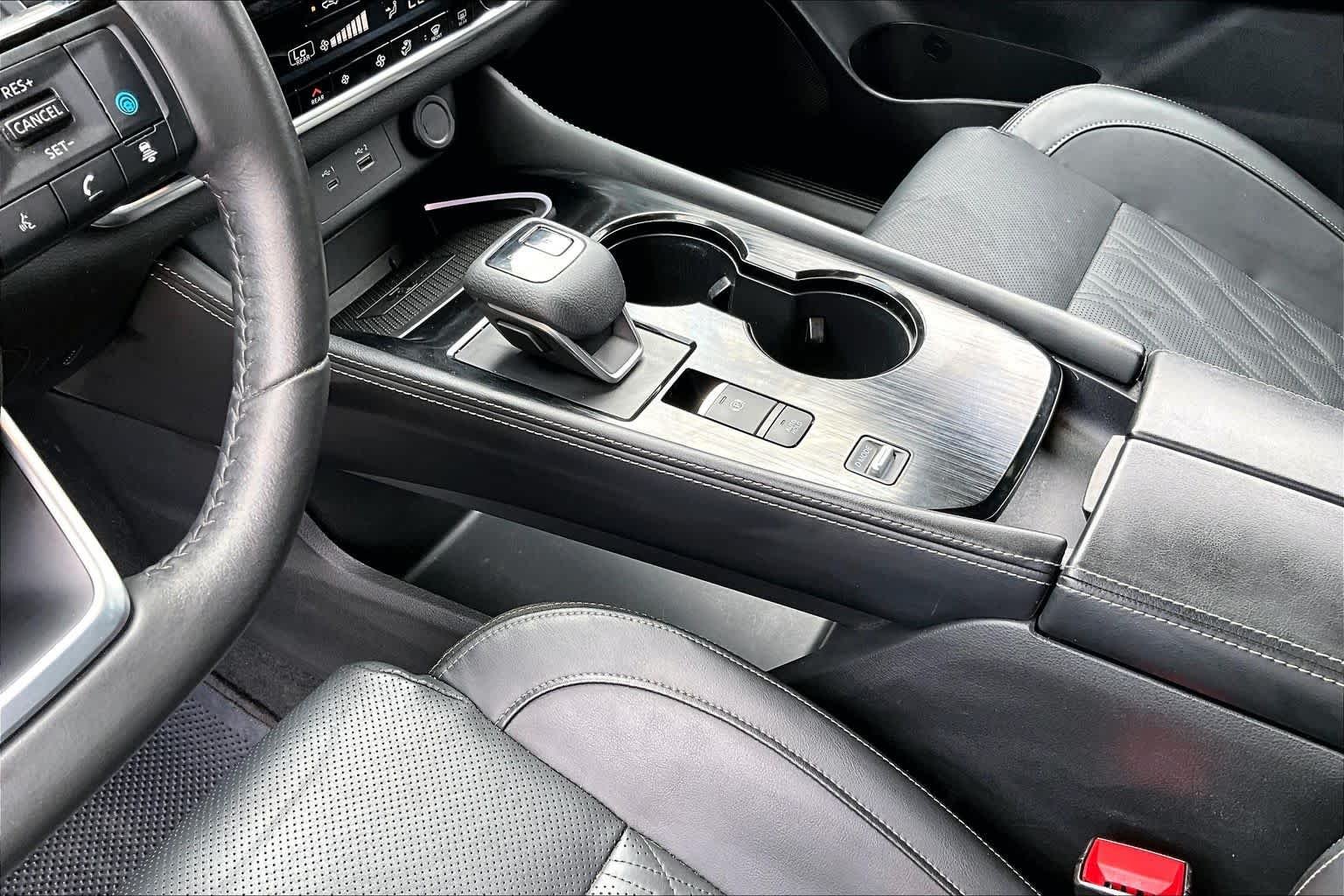 Used 2023 Pearl White Tricoat/Super Black Nissan Platinum image 17