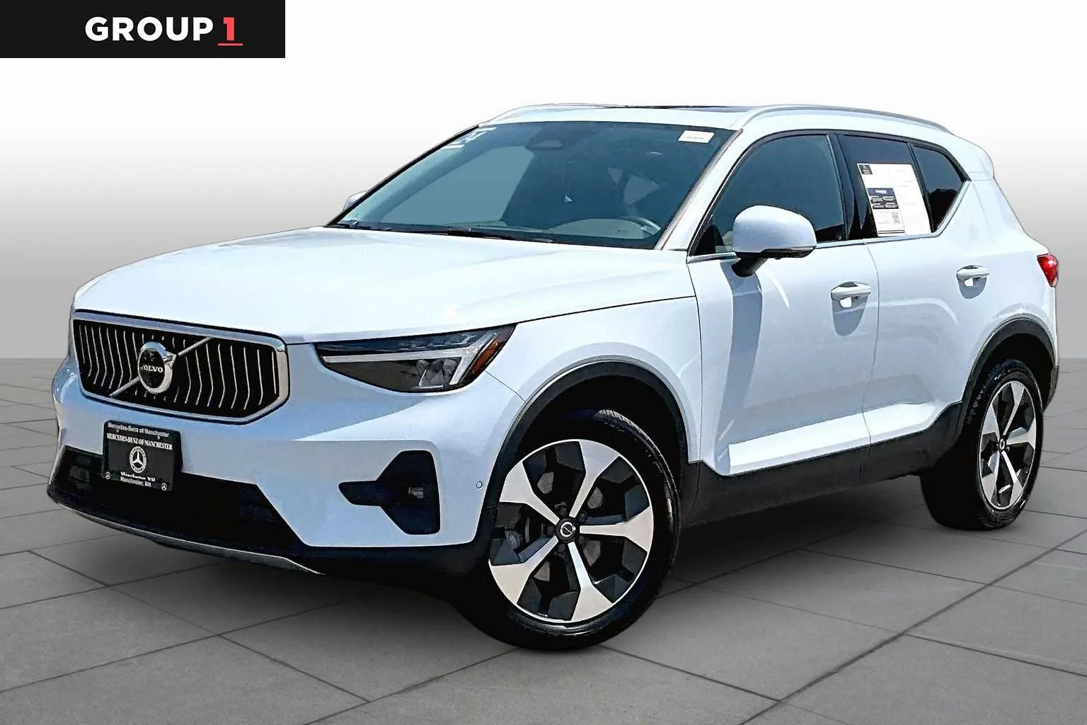 2024 Volvo XC40 Plus Bright Theme