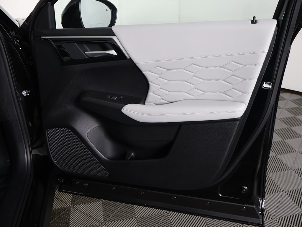 Used 2025 Black Mitsubishi SEL image 27