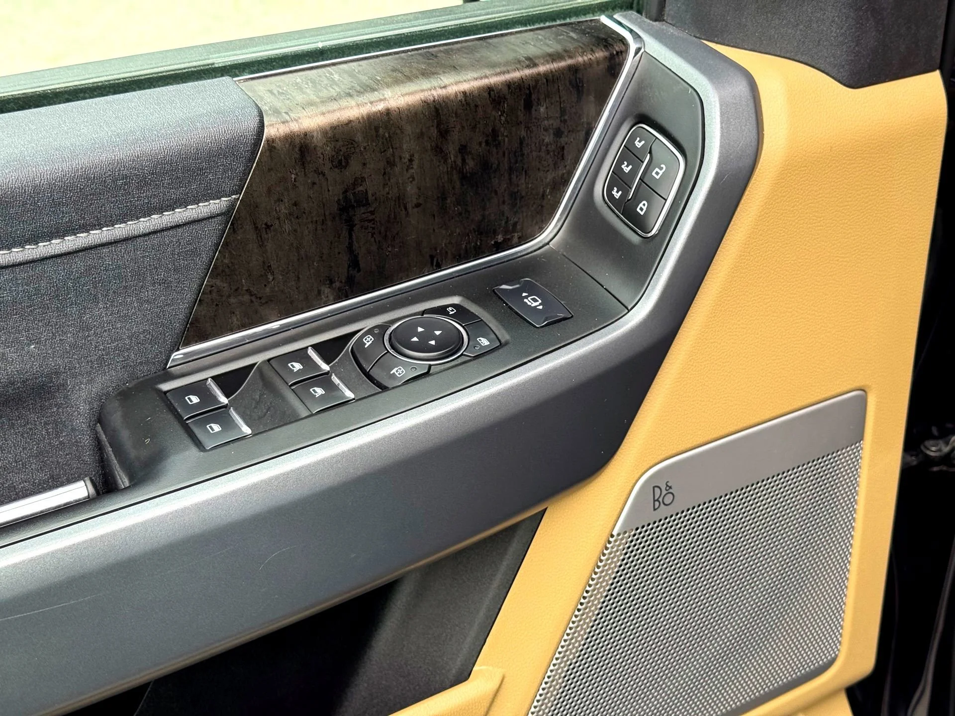 Used 2024  Ford Lariat image 15