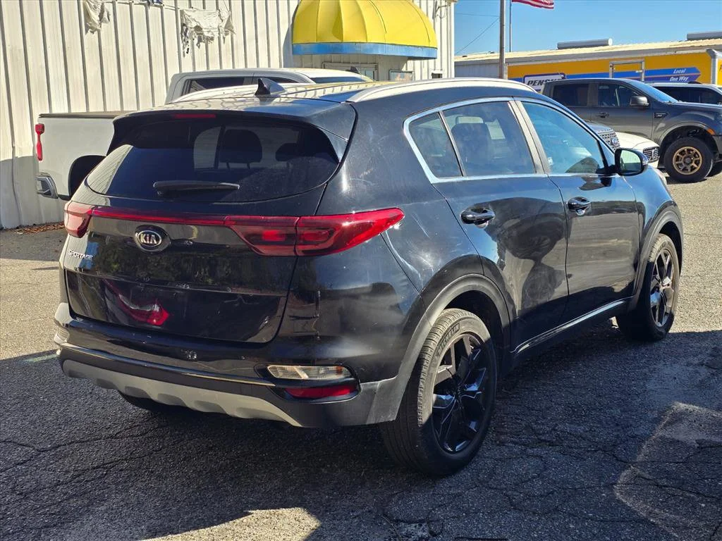 Used 2021 Red Kia S image 10