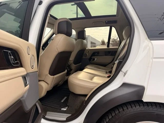 Used 2018 White Land Rover HSE image 6