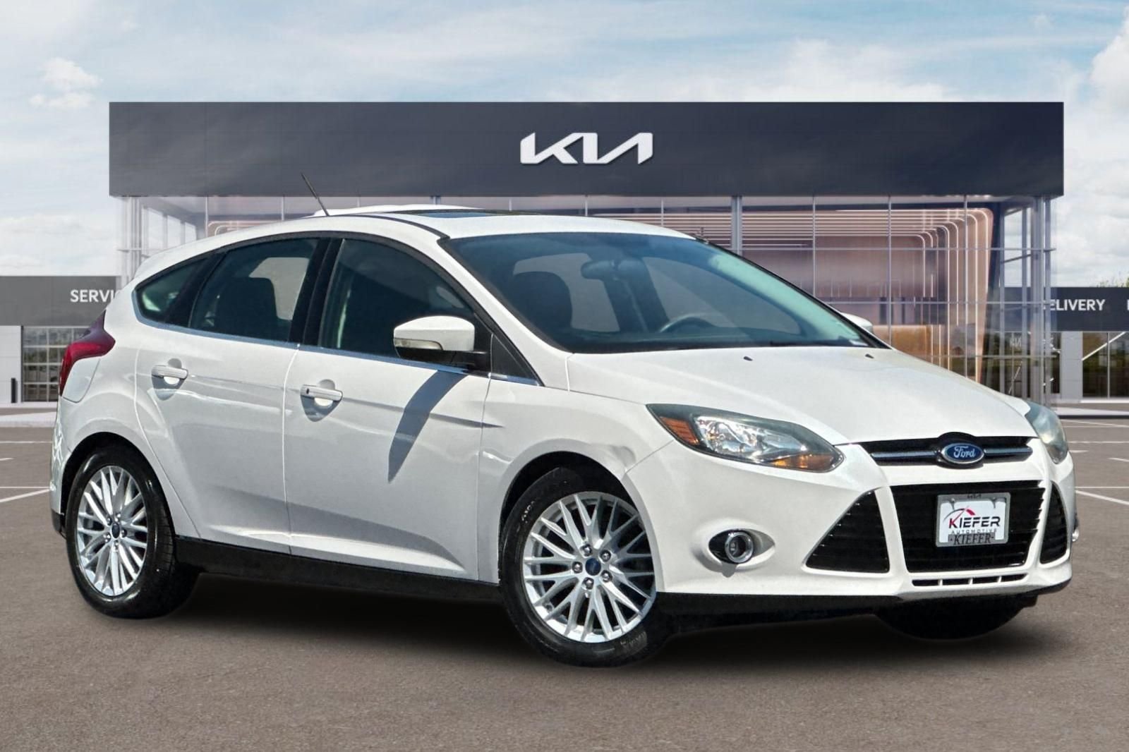 Used 2014 Ford Focus Titanium with VIN 1FADP3N29EL433398 for sale in Eugene, OR