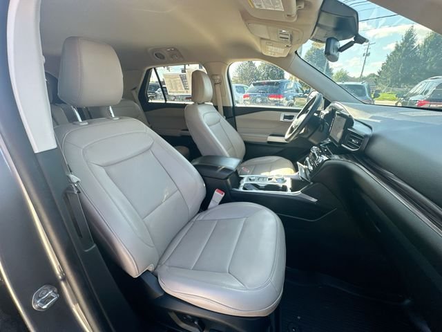 Used 2023 Gray Ford Limited image 32