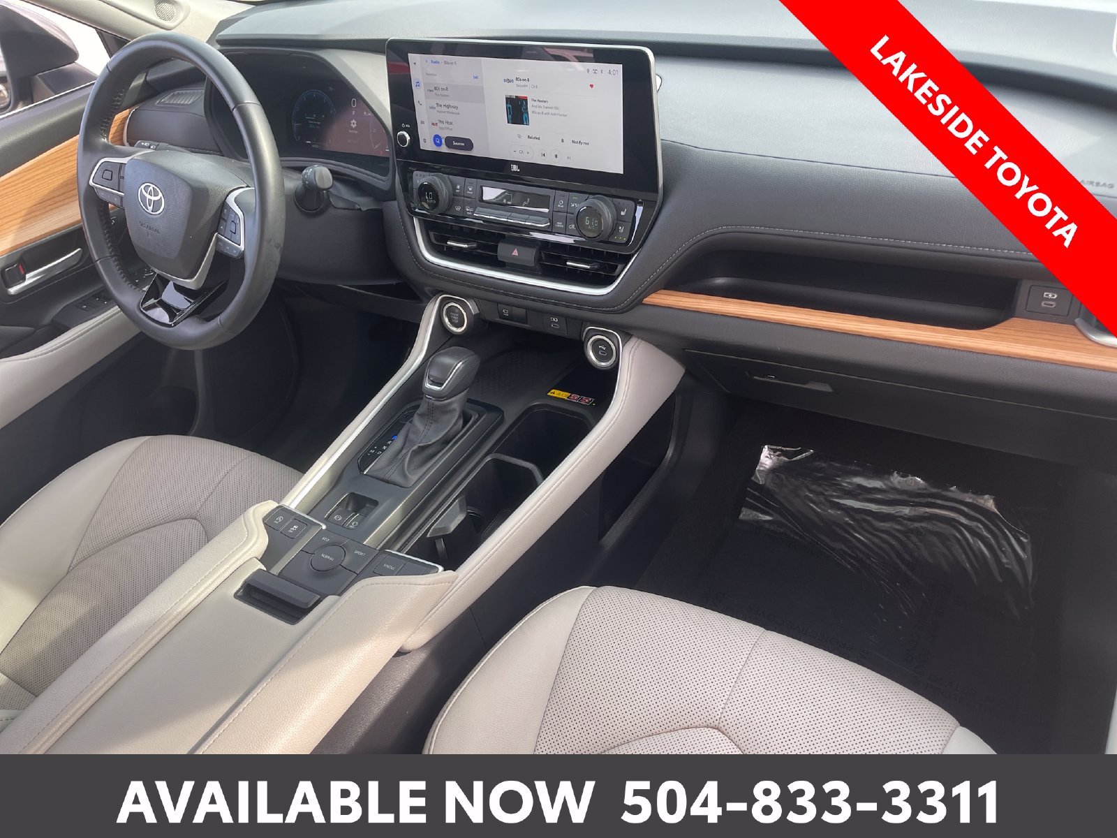 Certified Used 2025  Toyota Limited image 17