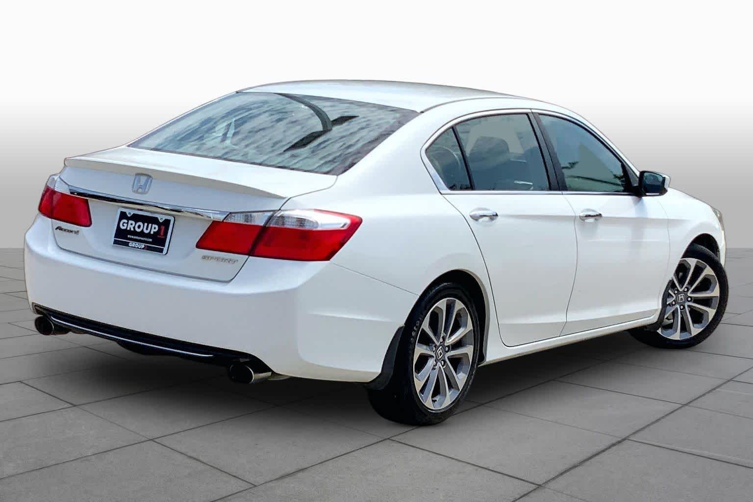 Used 2015 WHITE ORCHID PEARL Honda Sport image 12