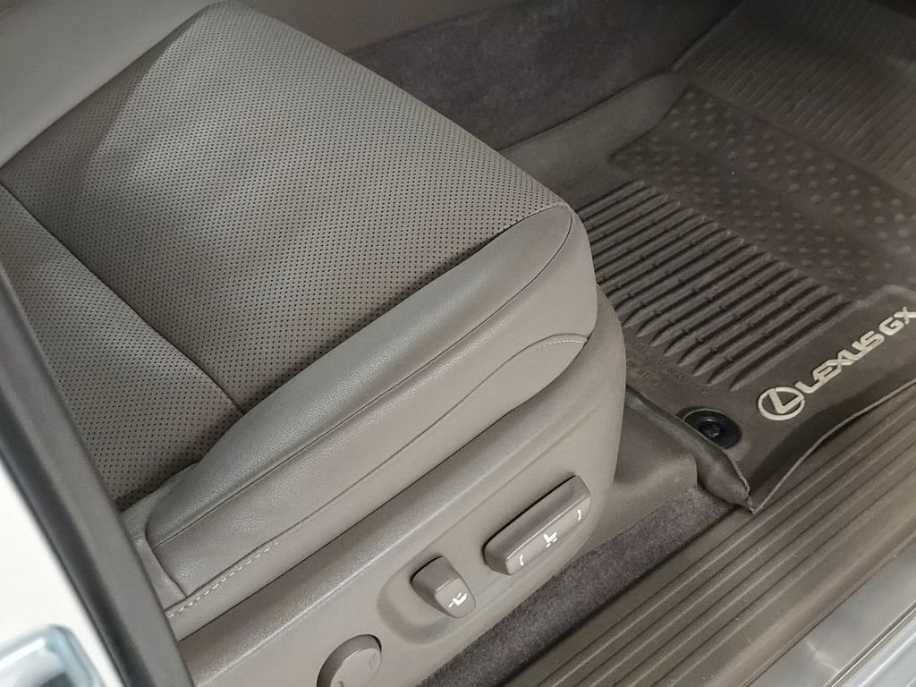 Used 2019  Lexus 460 image 28