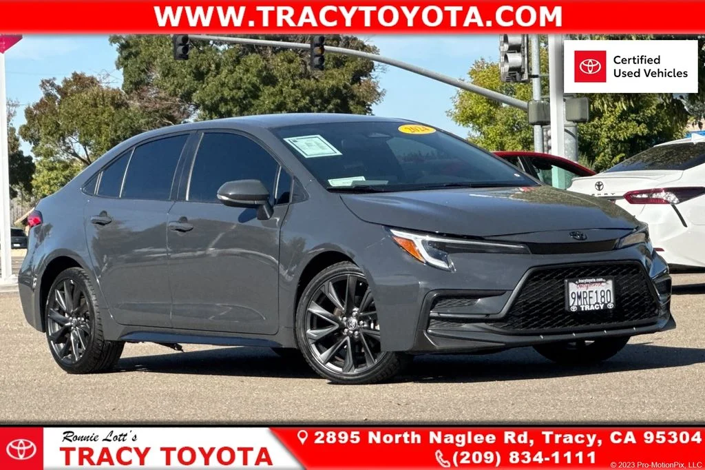 Used 2024  Toyota SE image 1