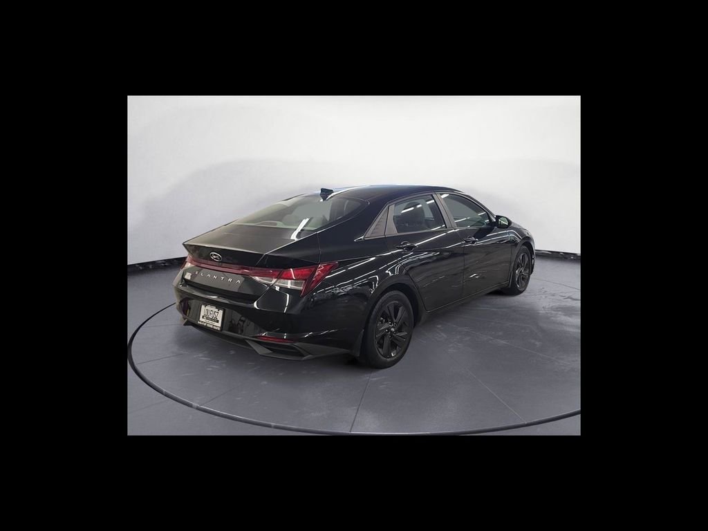 Used 2022 Black Hyundai SEL image 6