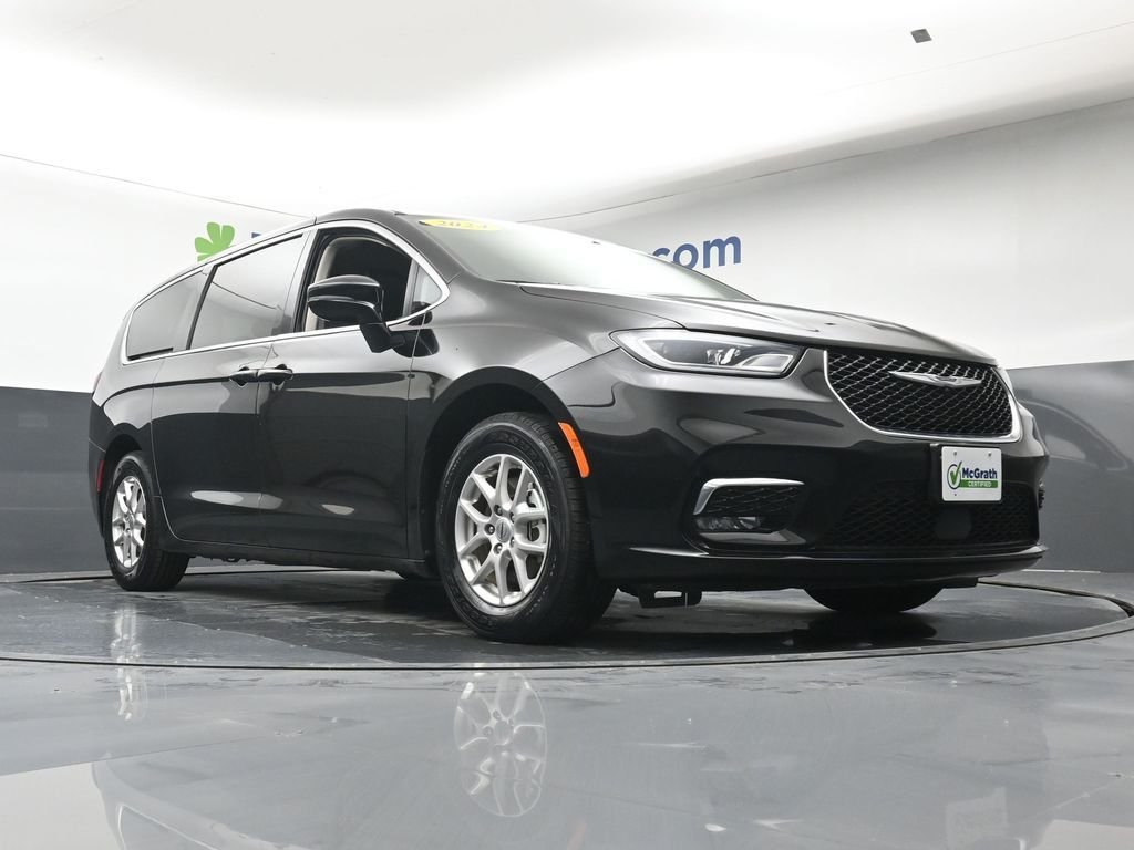 Used 2024 Black Chrysler Touring L image 26