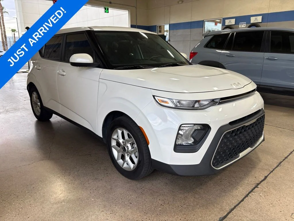 Used 2022 Snow White Pearl Kia LX image 2