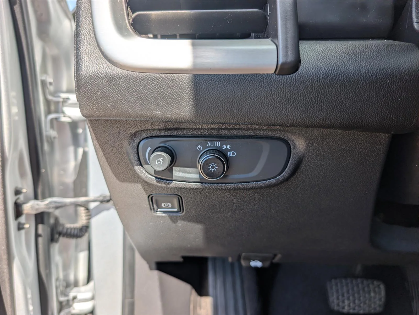 Used 2020 QUICKSILVER METALLIC GMC SLE image 24