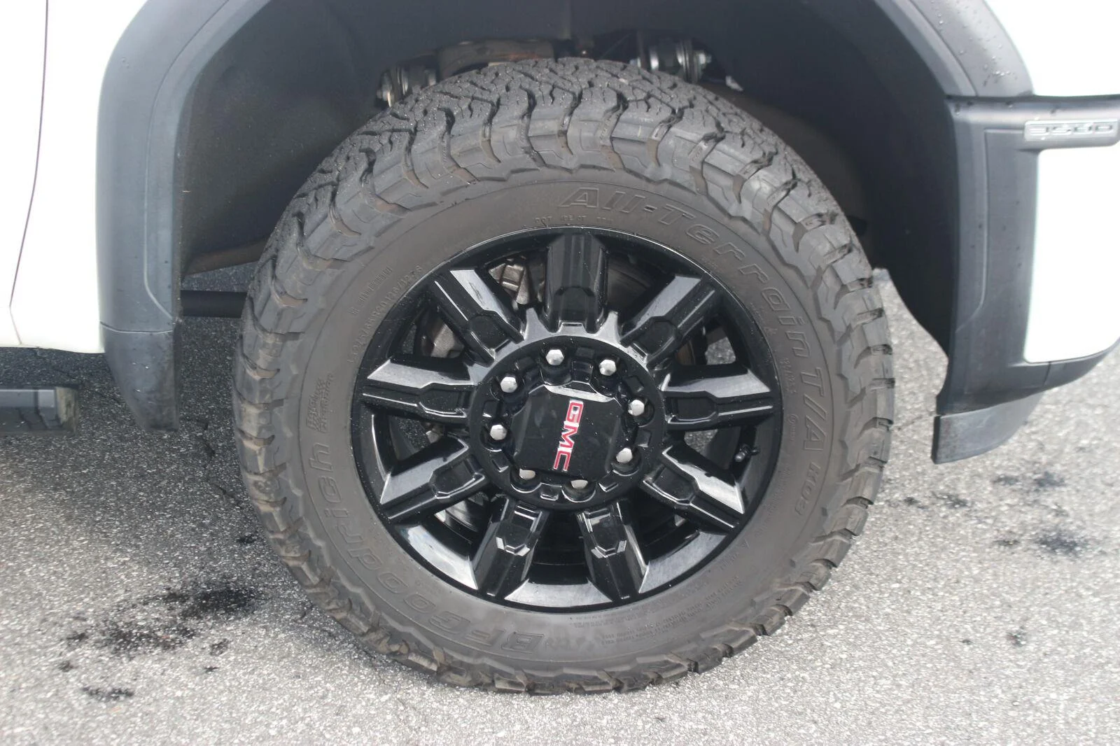 Used 2024 Summit White GMC AT4 image 36
