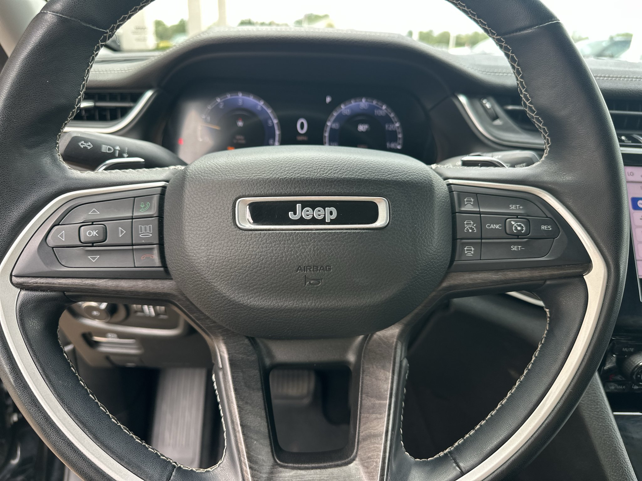 Used 2022 Diamond Black Crystal Pearlcoat Jeep Limited image 17